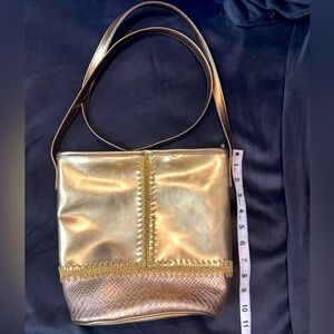 Vintage Chateau Gold Tone Shoulder Crossbody Bucket Bag Handbag Purse
